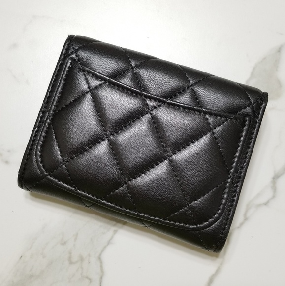 ❌SOLD❌ Chanel XL Classic Flap Card Holder - Picture 2 of 3